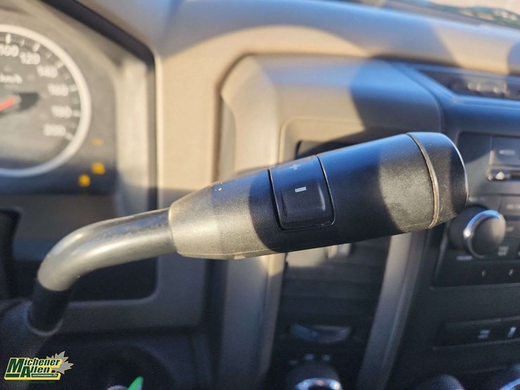 2012-dodge-1500-image-10