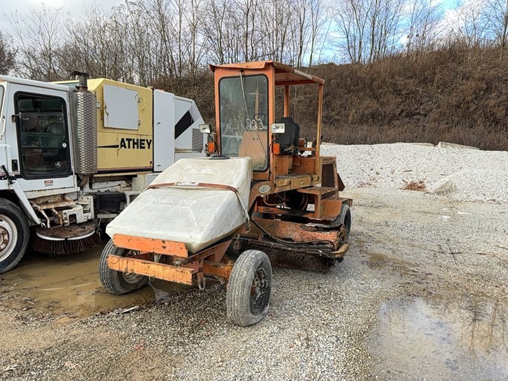 lay-mor-sweepmaster-8c-image-1