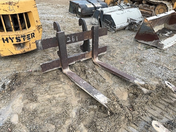 60in.-forks-rubber-tired-loader-attachment-image-2