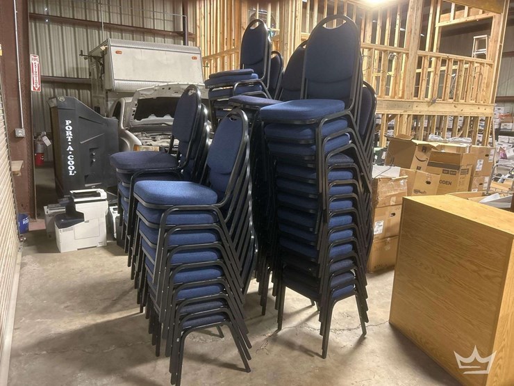 lot-of-foldable-tables-image-5