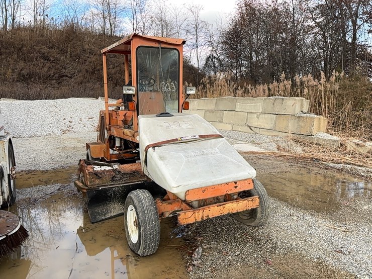 lay-mor-sweepmaster-8c-image-2