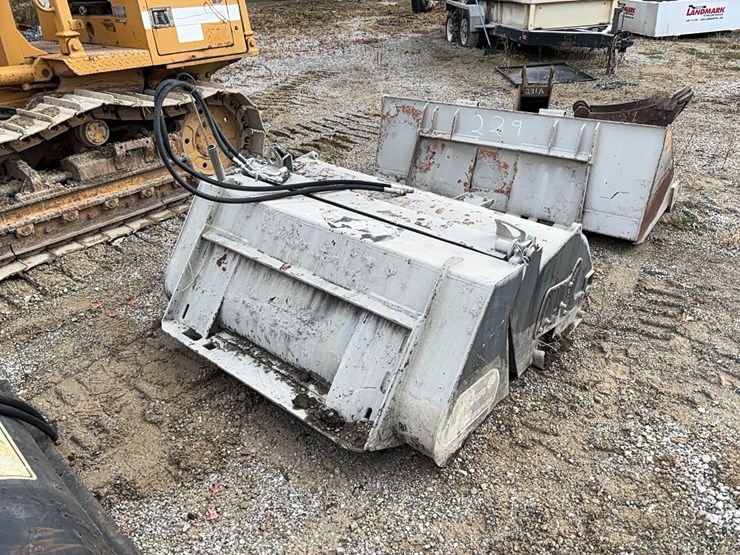 the-major-bucket-broom-skid-steer-attachment-image-1