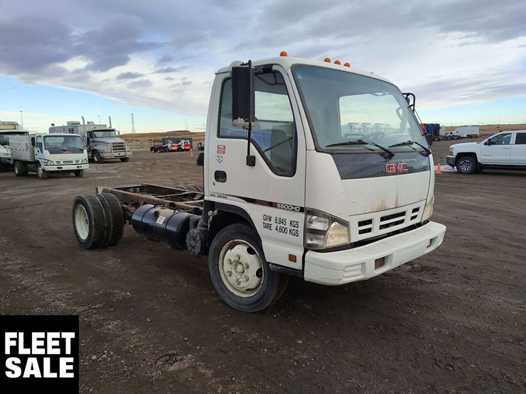 2007-gmc-w5500-image-2