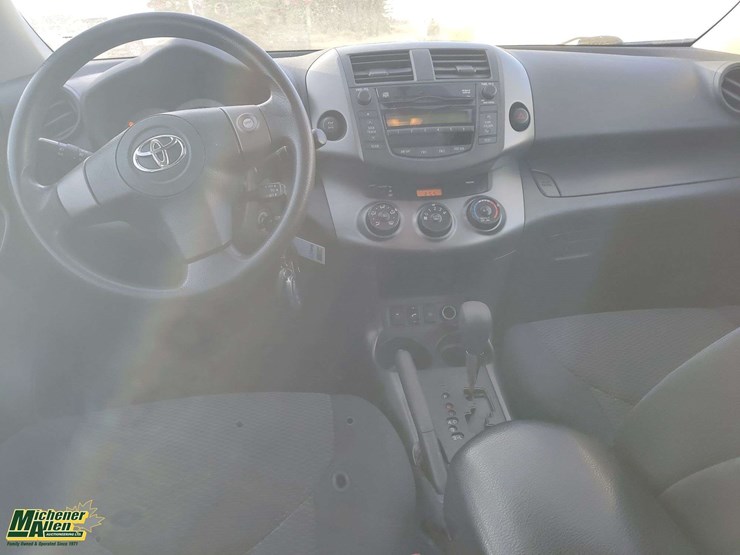 2011-toyota-rav4-image-15