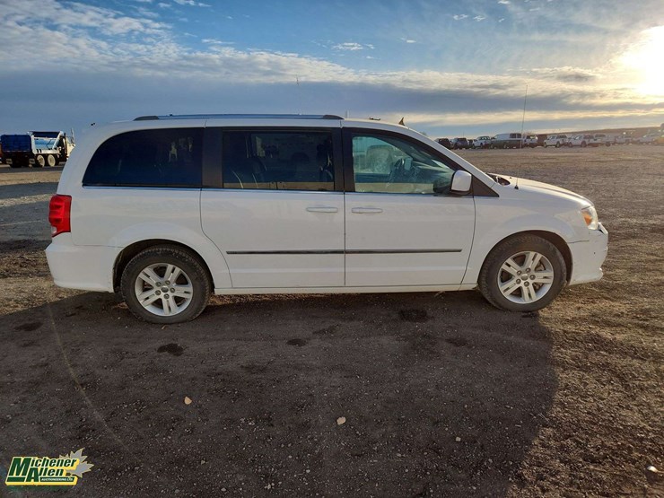 2016-dodge-grand-caravan-crew-image-6