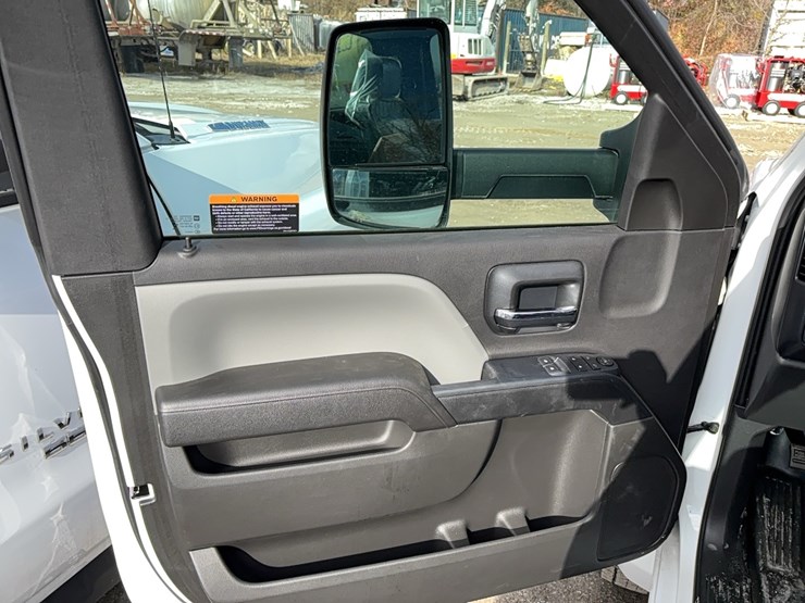 new-unused-chevy-5500-cab-&-chassis-image-12