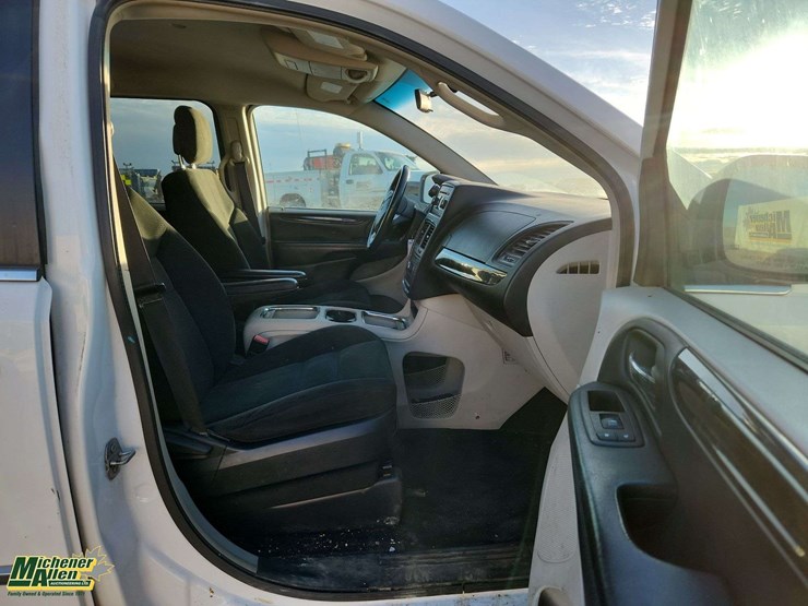 2016-dodge-grand-caravan-crew-image-25