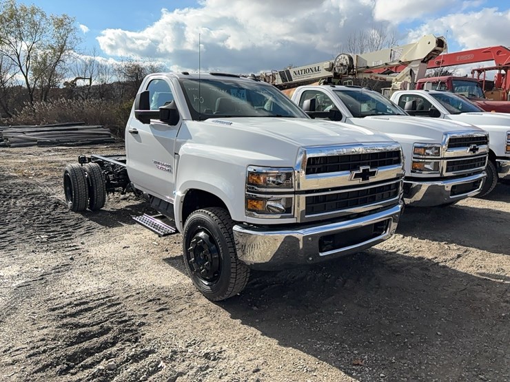 new-unused-chevy-5500-cab-&-chassis-image-2
