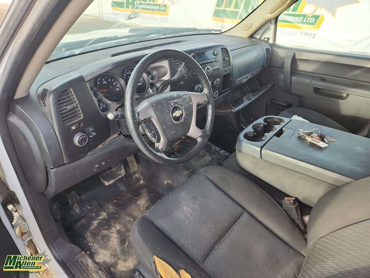 2012-chevrolet-silverado-3500hd-image-17