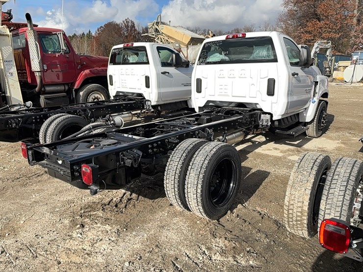new-unused-chevy-5500-cab-&-chassis-image-3
