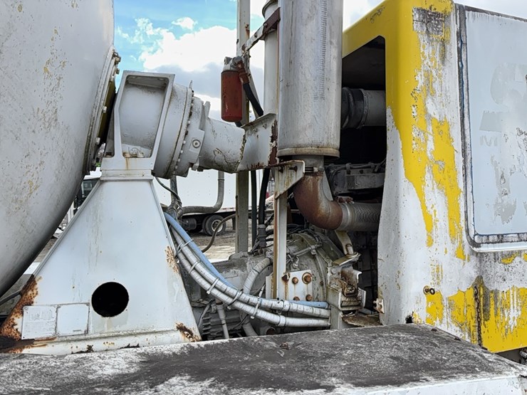 2000-advance-cm3ap6811-concrete-mixer-truck-vn:5dg8au4t0y0007567-image-11