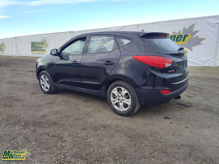 2010-hyundai-tucson-image-3