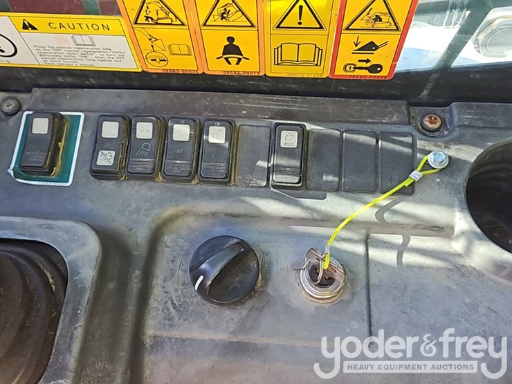 2018-takeuchi-tl12r2-image-17