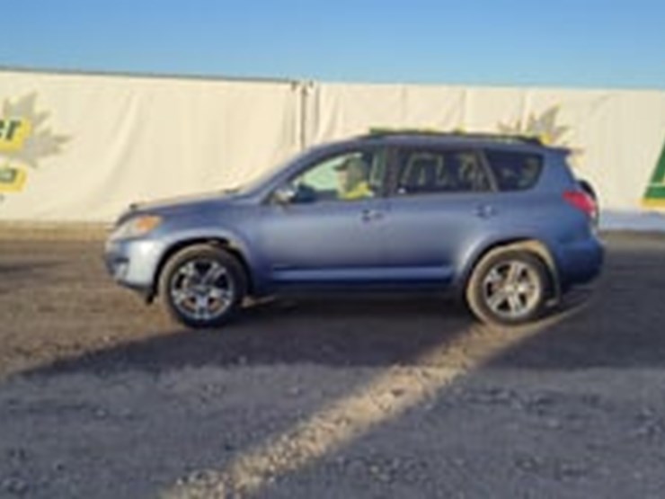 2011-toyota-rav4-image-5