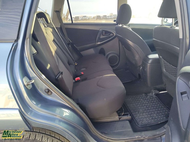 2011-toyota-rav4-image-19