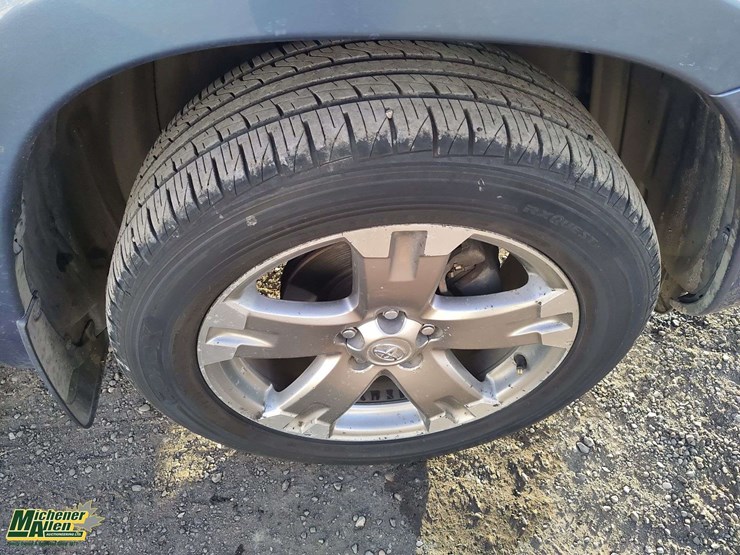 2011-toyota-rav4-image-30