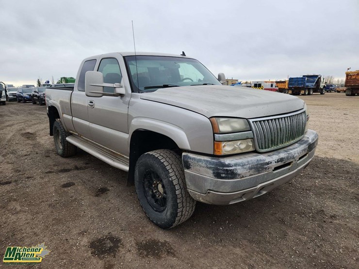 2006-chevrolet-silverado-2500hd-image-2