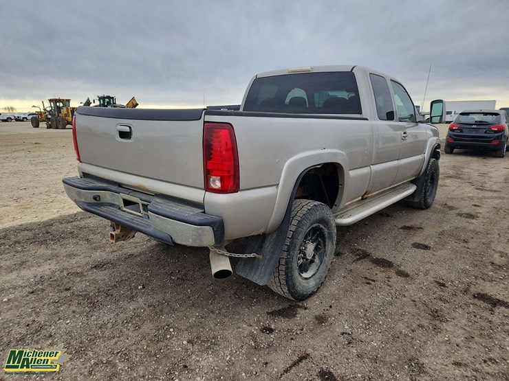 2006-chevrolet-silverado-2500hd-image-4