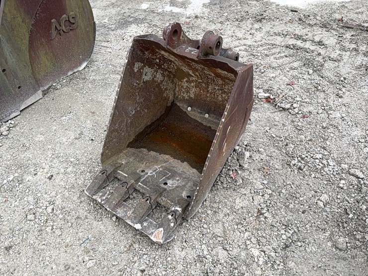 24in.-digging-bucket-excavator-bucket-image-1