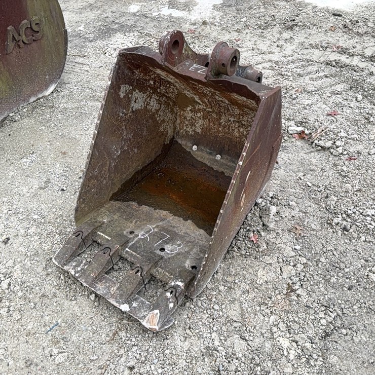 24IN. DIGGING BUCKET EXCAVATOR BUCKET