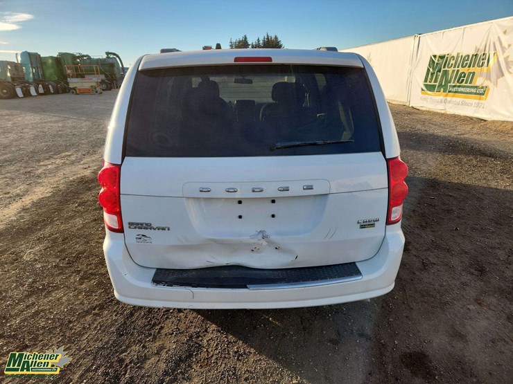 2016-dodge-grand-caravan-crew-image-4