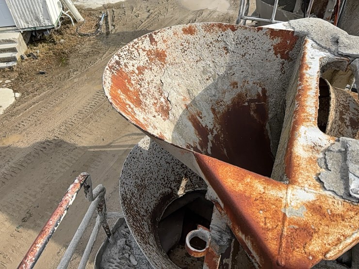 1999-advance-cm3ap6811-concrete-mixer-truck-vn:1a9tac4s9x0007079-image-18