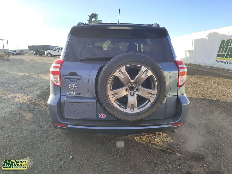 2011-toyota-rav4-image-17