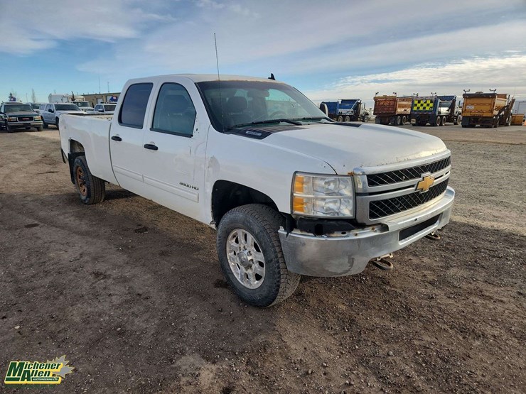 2012-chevrolet-silverado-3500hd-image-8
