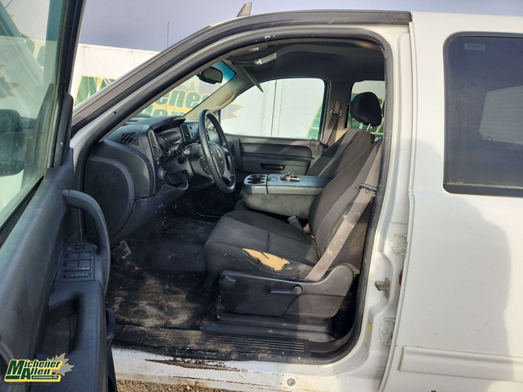 2012-chevrolet-silverado-3500hd-image-16