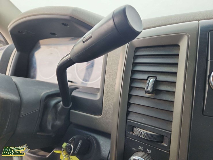 2012-dodge-1500-image-19