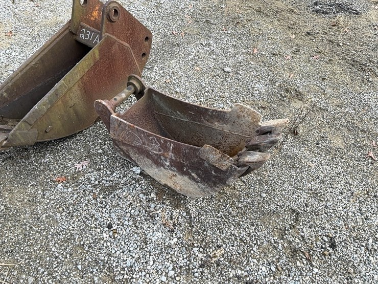 cat-12in.-digging-bucket-excavator-bucket-image-1