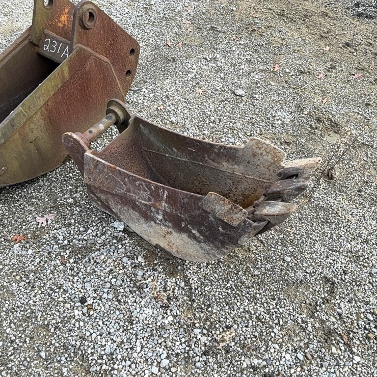 CAT 12IN. DIGGING BUCKET EXCAVATOR BUCKET