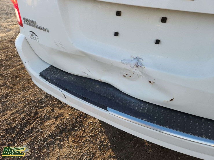 2016-dodge-grand-caravan-crew-image-34