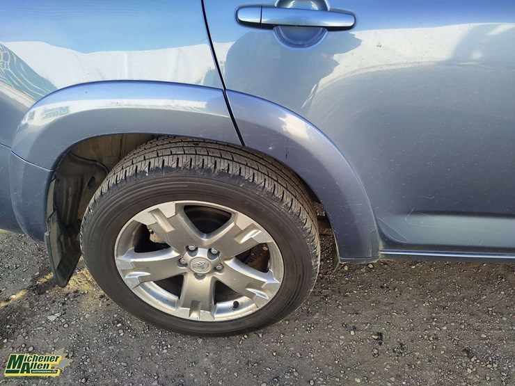 2011-toyota-rav4-image-34