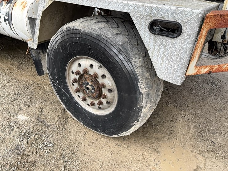 1999-advance-cm3ap6811-concrete-mixer-truck-vn:1a9tac4s8x0007087-image-26