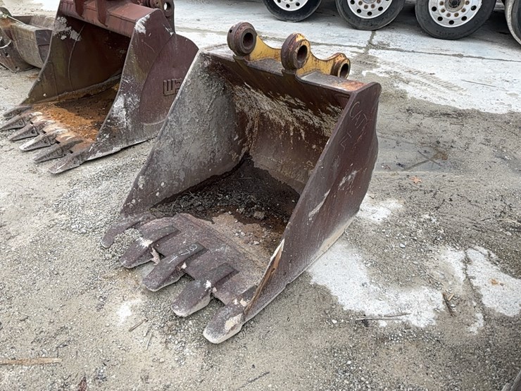 36in.-digging-bucket-excavator-bucket-image-1