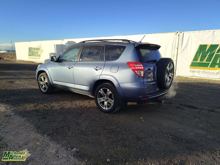 2011-toyota-rav4-image-3