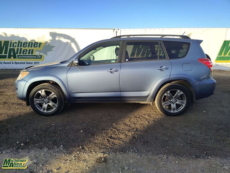 2011-toyota-rav4-image-23