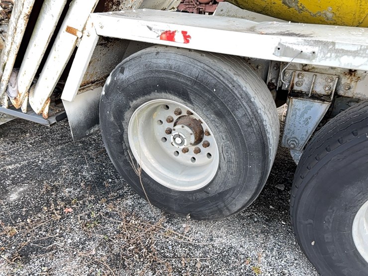 1999-advance-cm3ap6811-concrete-mixer-truck-vn:1a9tac4s0x0007083-image-13