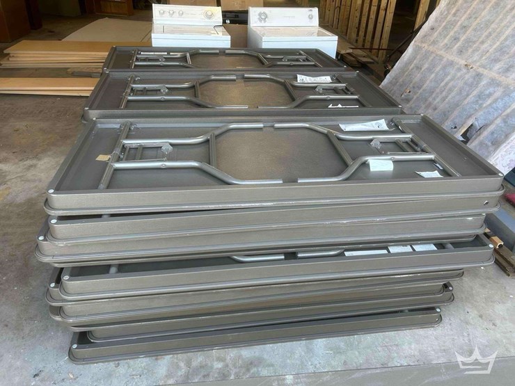 lot-of-foldable-tables-image-3