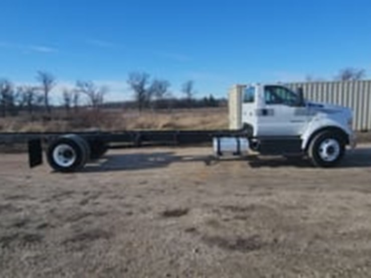 2019-ford-f750-image-38