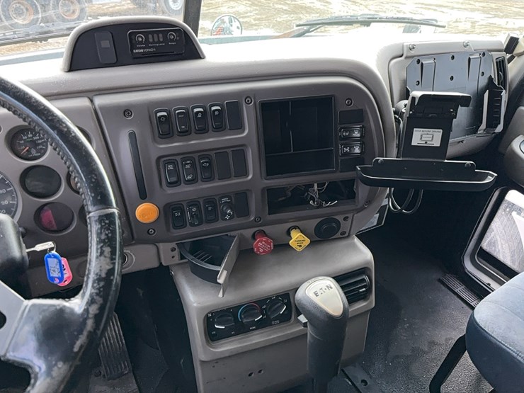 2007-mack-cxn613-truck-tractor-vn:1m1ak06y37n023197-image-17