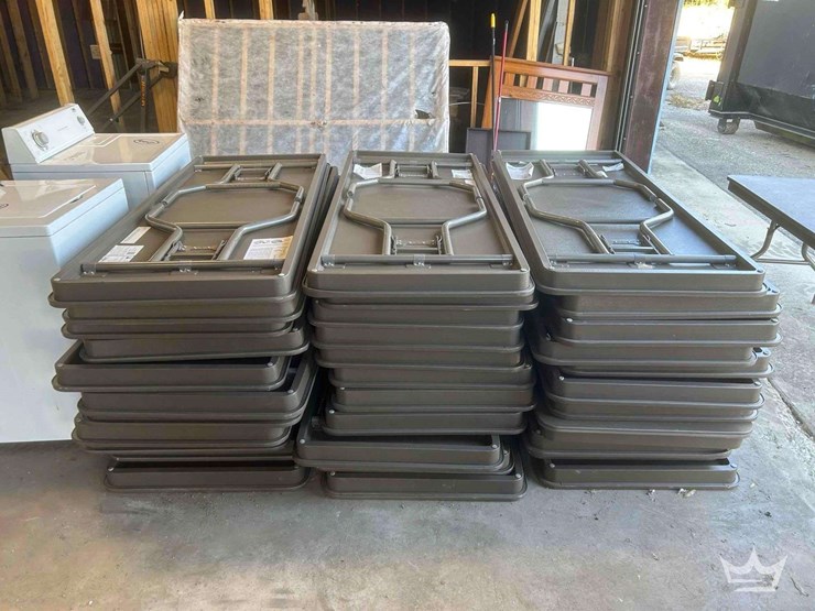 lot-of-foldable-tables-image-4