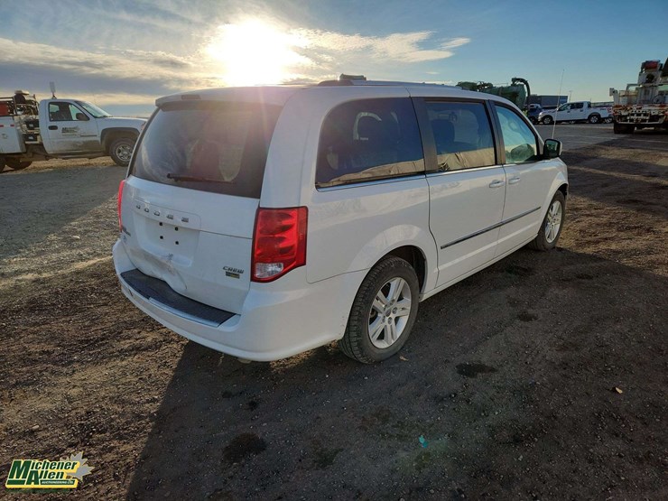 2016-dodge-grand-caravan-crew-image-5