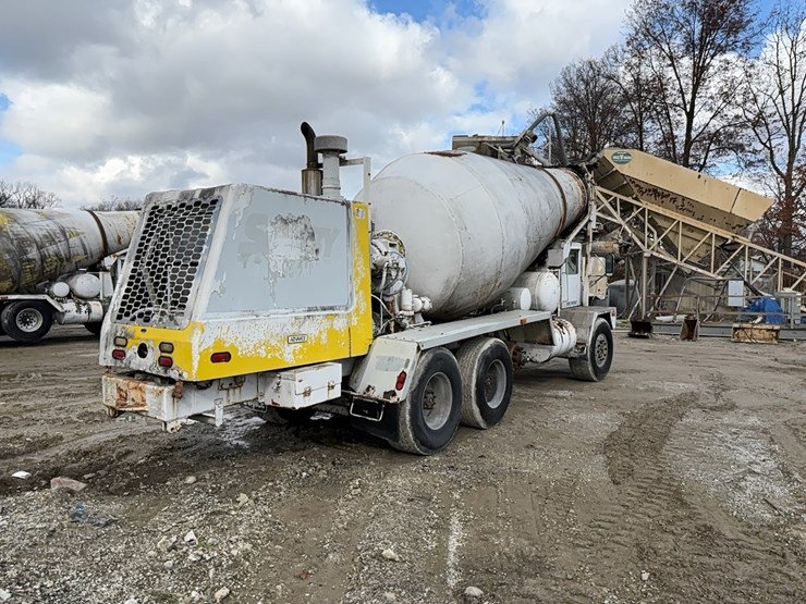 2000-advance-cm3ap6811-concrete-mixer-truck-vn:5dg8au4t0y0007567-image-3