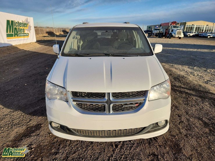 2016-dodge-grand-caravan-crew-image-8