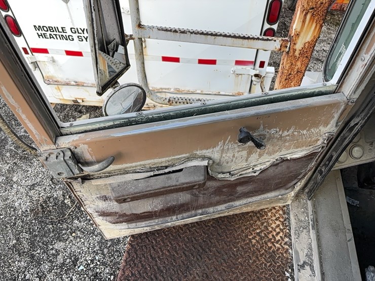 1999-advance-cm3ap6811-concrete-mixer-truck-vn:1a9tac4s0x0007083-image-21