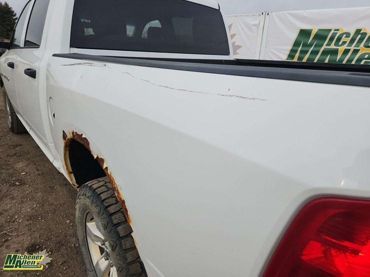 2012-dodge-1500-image-38