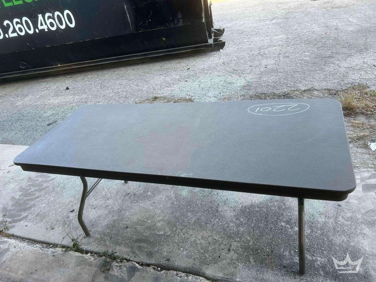 lot-of-foldable-tables-image-2