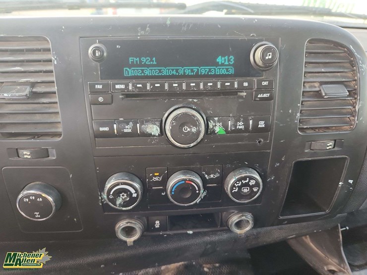 2012-chevrolet-silverado-3500hd-image-24